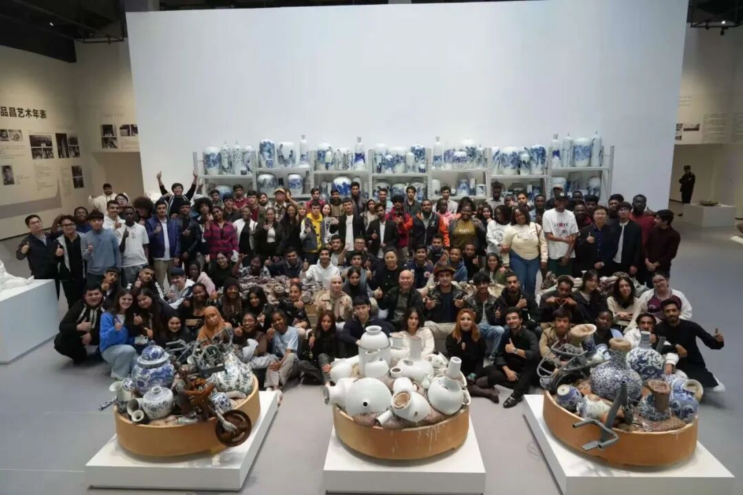 雙年展專訪|副校長(zhǎng)張婧婧 以陶瓷藝術(shù)國(guó)際化，踐行國(guó)家文化使命